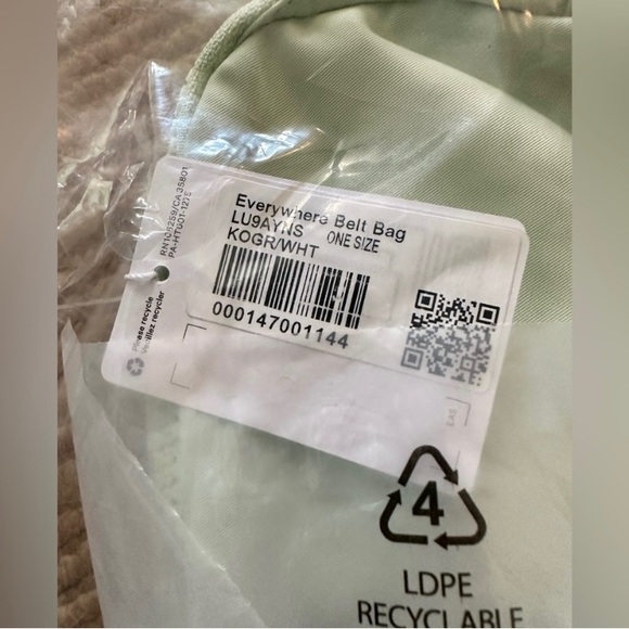 NWT Lululemon Everywhere Belt Bag 1L - Picture 5 of 5